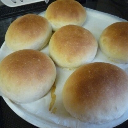 今日もふっくらふわふわにできました。今回は形を変えて、バーガー用に丸く作ってみました。もう私のお気に入りのパンです。